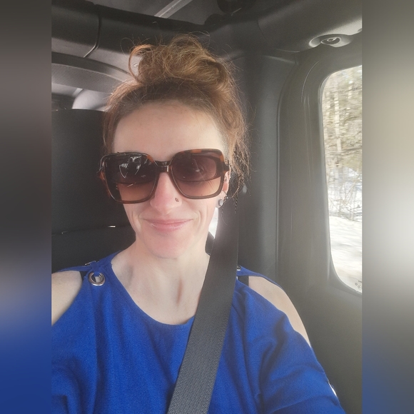 Meet your Posher, Sarah - Picture 2 of 5